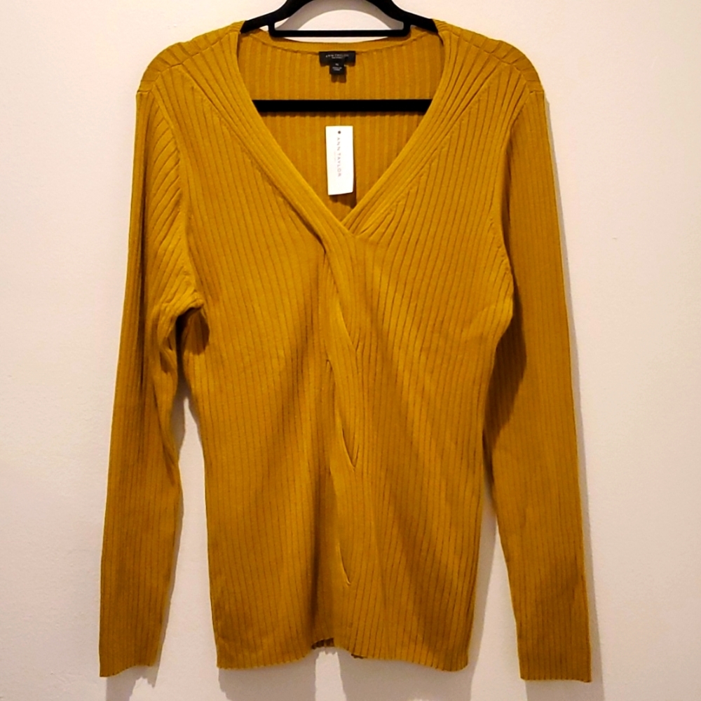 🆕️ANN TAYLOR SWEATER